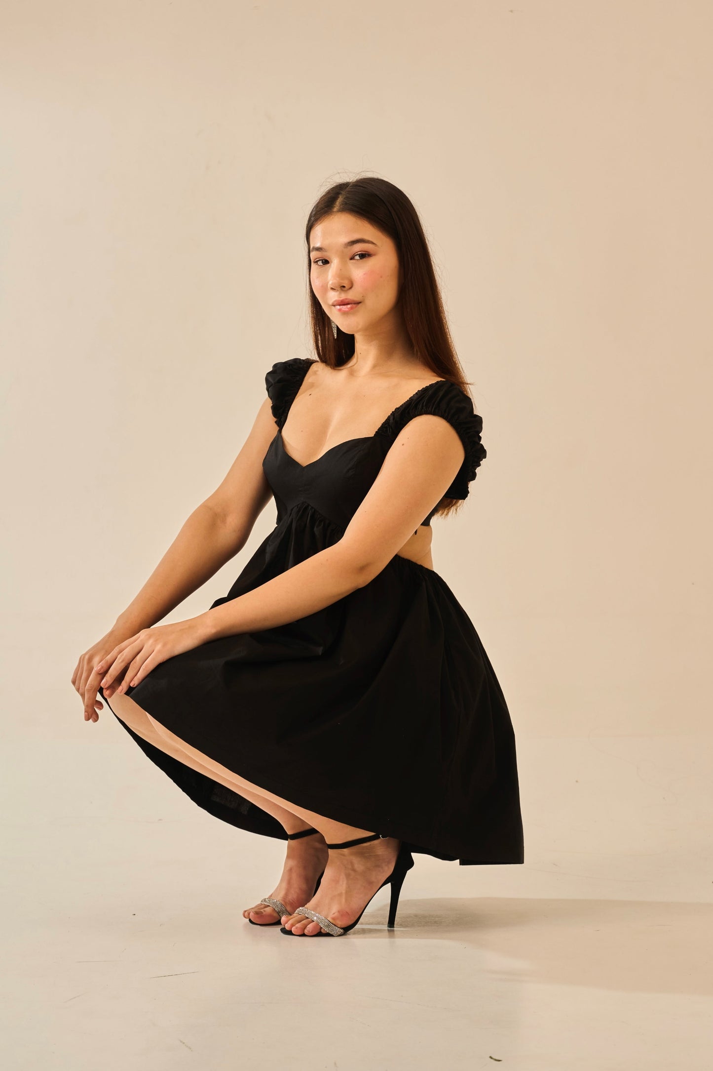 Charcoal Drizzle – Black Short Sleeve Poplin Mini Dress for Women