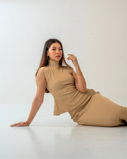 Sandstone Top – Sculpted High-Neck Ribbed Knit Top for Women