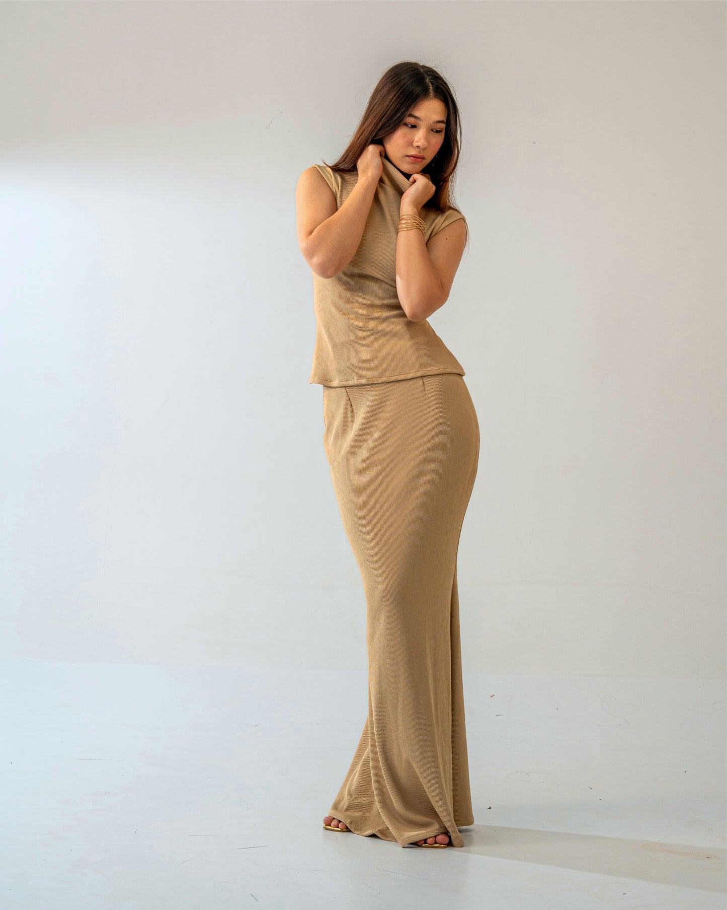 Sandstone Set – Sculpted High-Neck Ribbed Knit Top & Column Maxi Skirt Co-ord Set
