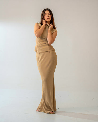 Sandstone Top – Sculpted High-Neck Ribbed Knit Top for Women