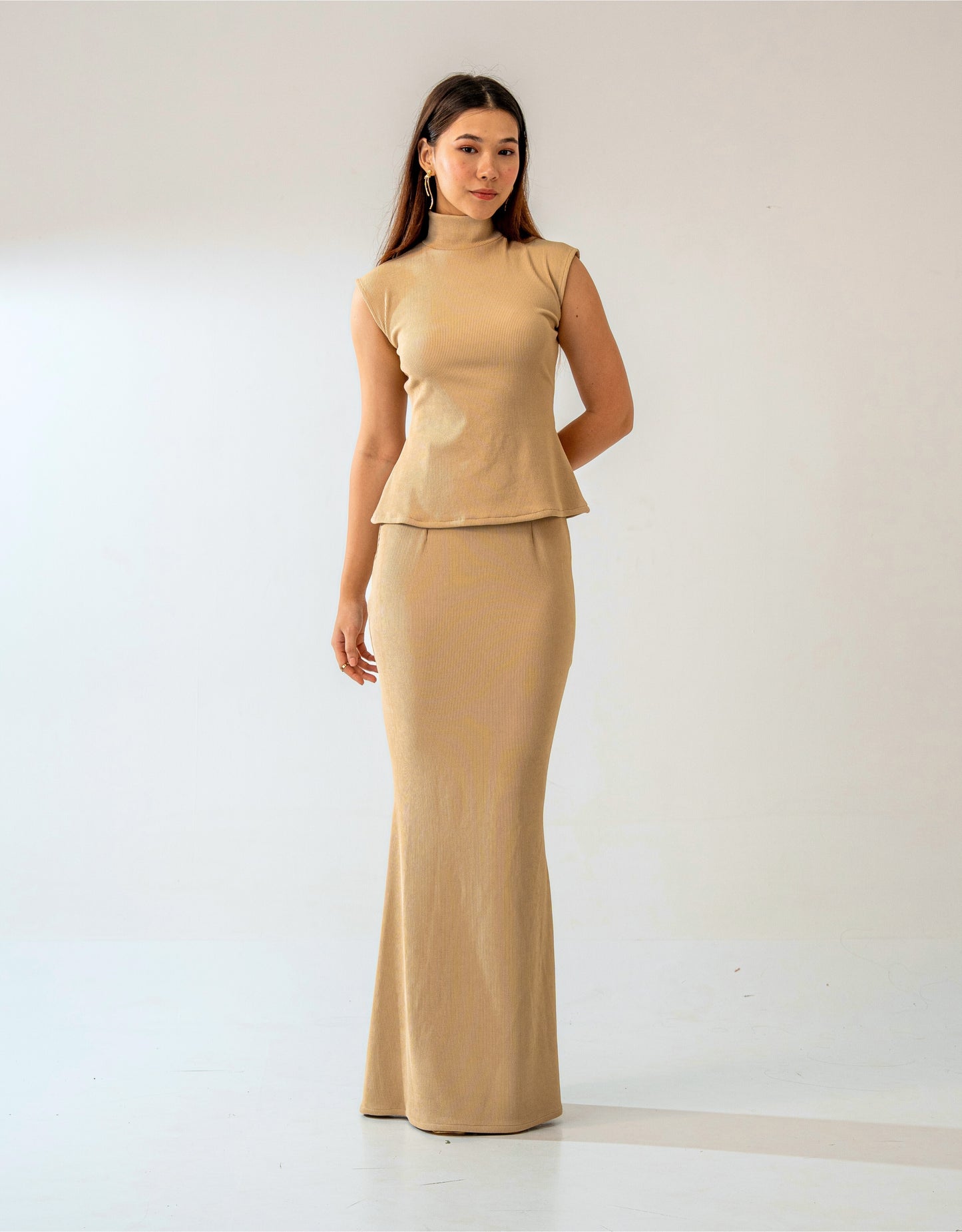 Sandstone Set – Sculpted High-Neck Ribbed Knit Top & Column Maxi Skirt Co-ord Set