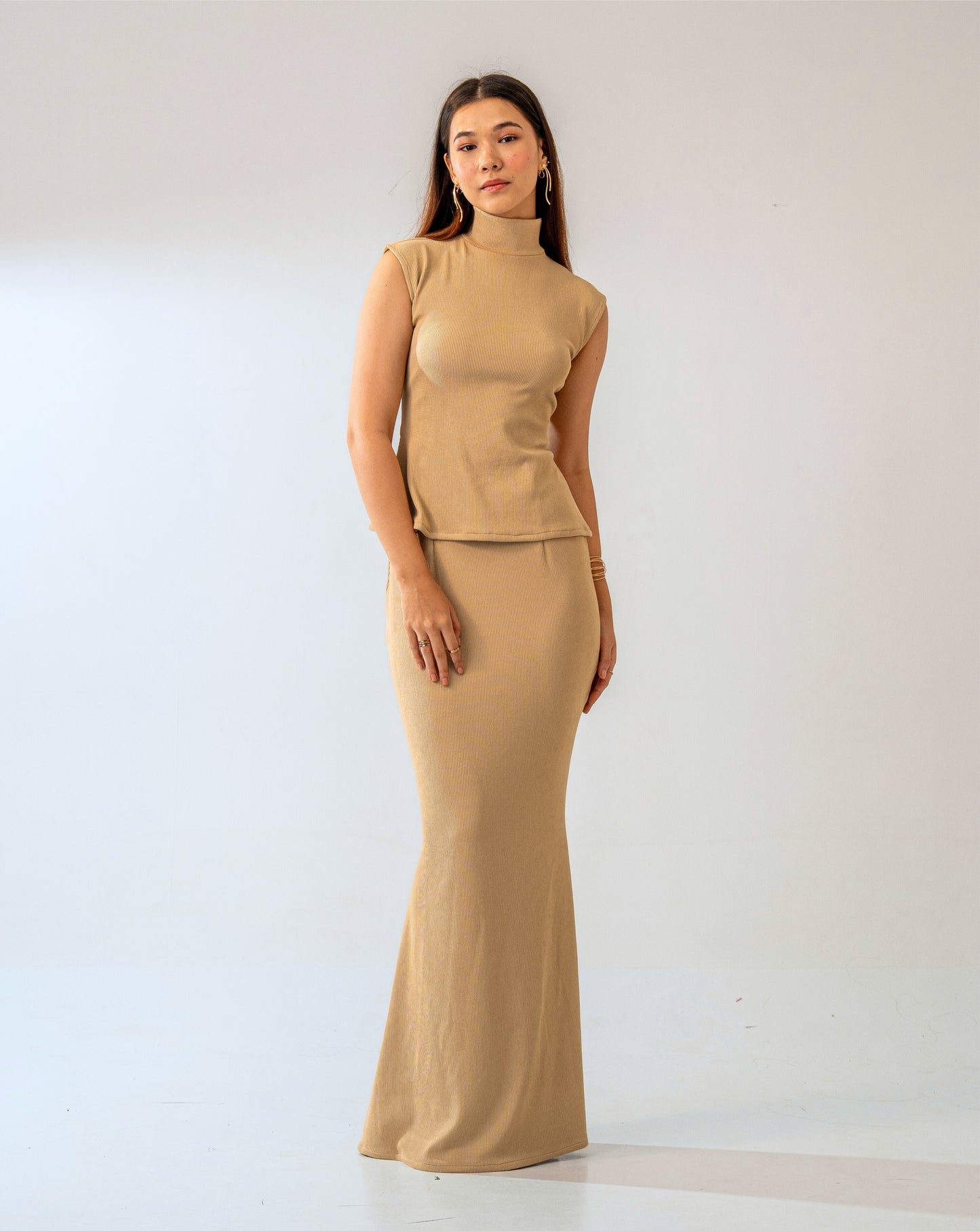 Sandstone Top – Sculpted High-Neck Ribbed Knit Top for Women